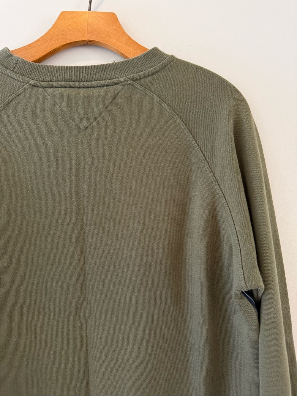 Tommy Hilfiger Olive Green Logo Tape Crewneck Sweatshirt Size M - Picture 5 of 7